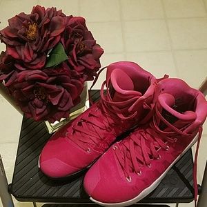 Nike Hyperdunk Sneakers